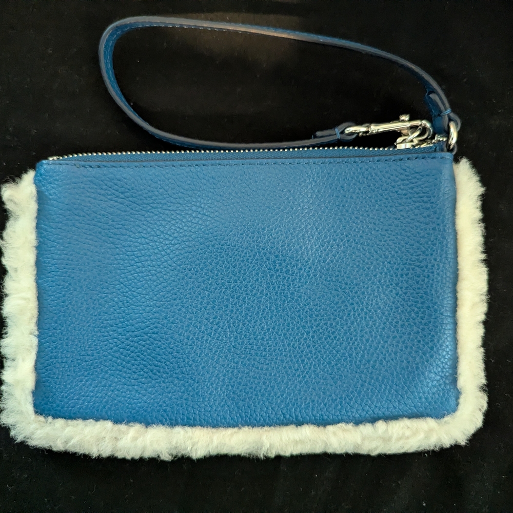 ‼️PRICE DROP‼️⭐Coach⭐ Blue Wristlet with Shearling Trim - Picture 4 of 6